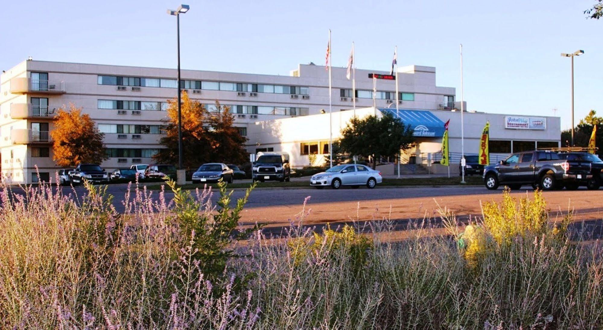 Howard Johnson By Wyndham Denver West Wheat Ridge Dış mekan fotoğraf