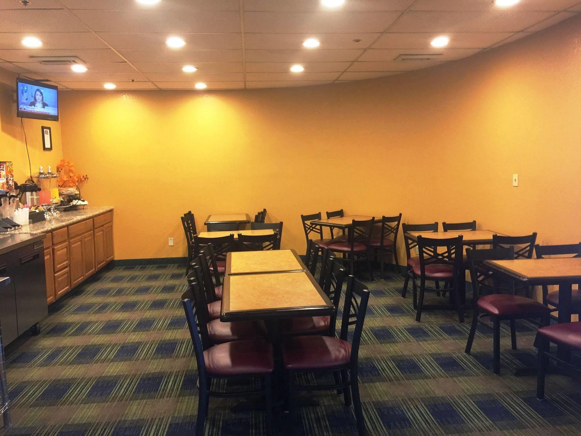 Howard Johnson By Wyndham Denver West Wheat Ridge Dış mekan fotoğraf