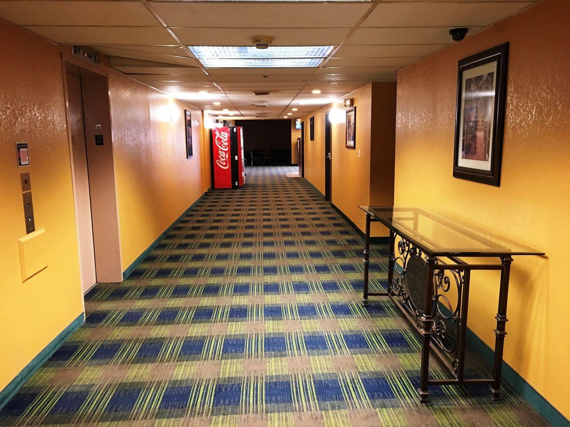 Howard Johnson By Wyndham Denver West Wheat Ridge Dış mekan fotoğraf