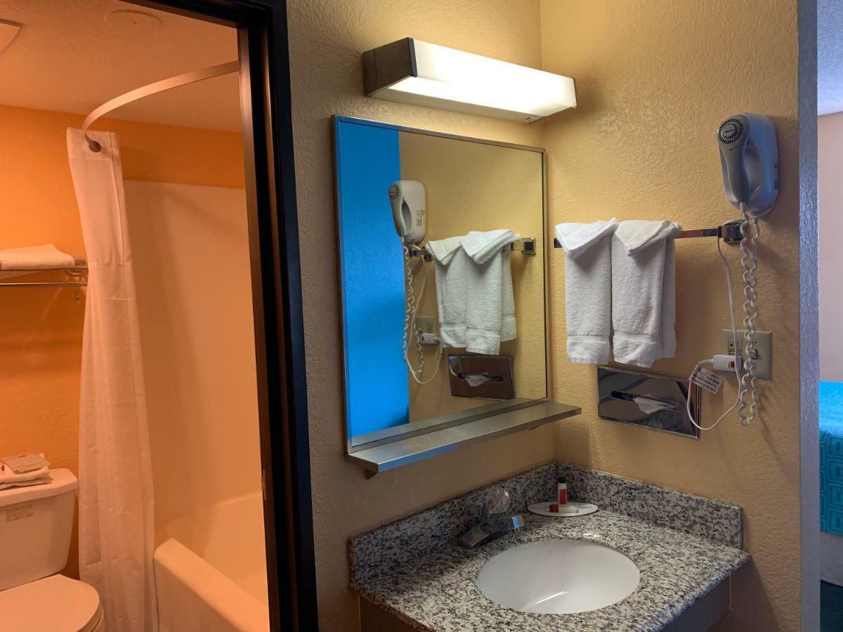Howard Johnson By Wyndham Denver West Wheat Ridge Dış mekan fotoğraf